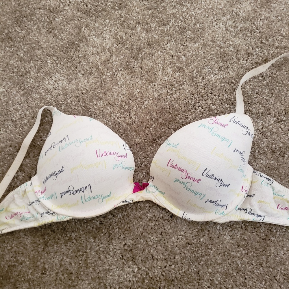 Victoria Secrets white pushup bra 32D